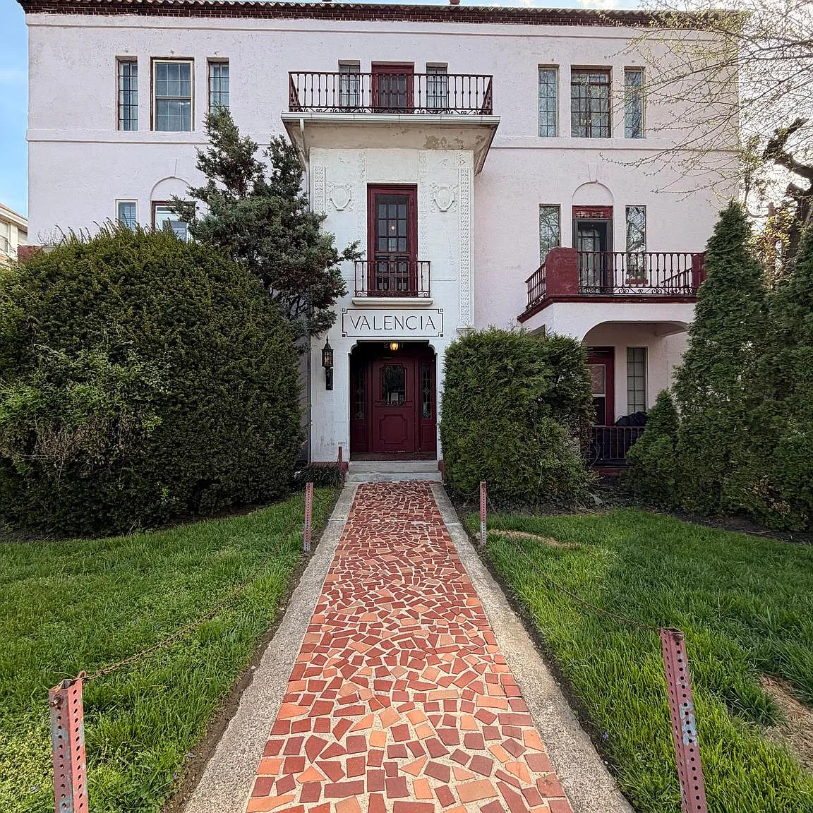 2 bed, 1075 sqft, $1,425 — Photo 1