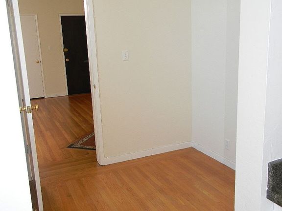 4th image of 3055 Sacramento St APT 3