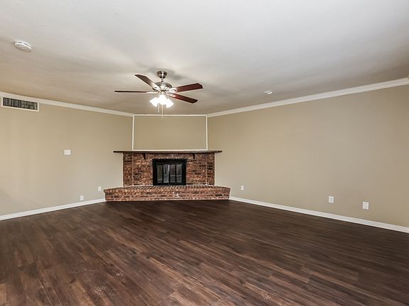 3rd image of 404 Woodcrest Way