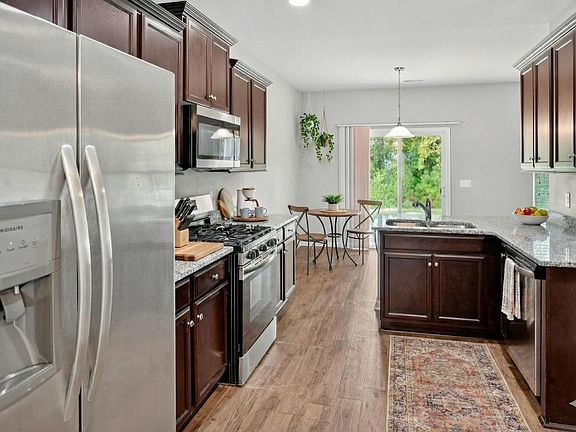 3rd image of 371 Explorer Dr