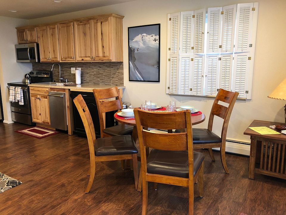 Stainless Steel appliances and dining for 4 people