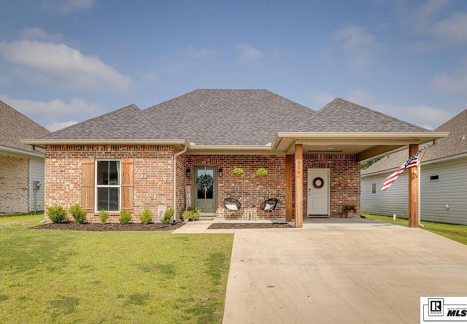 1st image of 204 Yellow Pine Dr