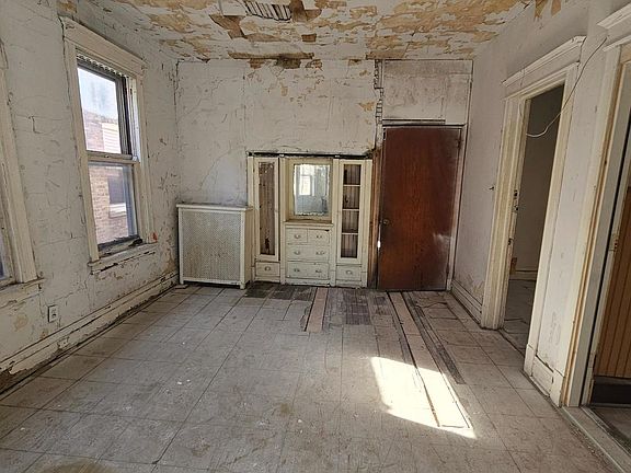 5th image of 552 N Central Park Ave