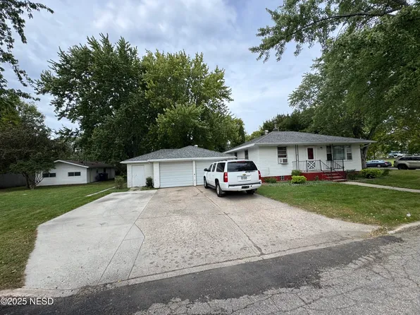 735 C Ave NE, Watertown, SD 57201