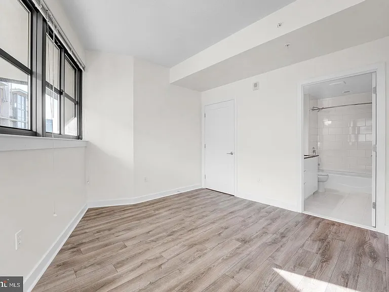 460 New York Ave NW #405 — Photo 11