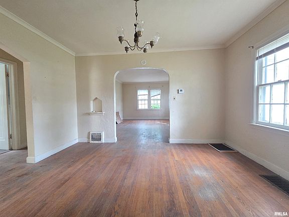 3rd image of 1406 W Margaret Ave