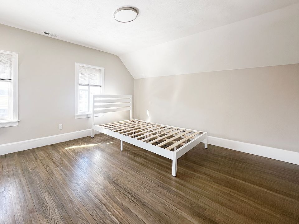 1st image of 40 Linwood St