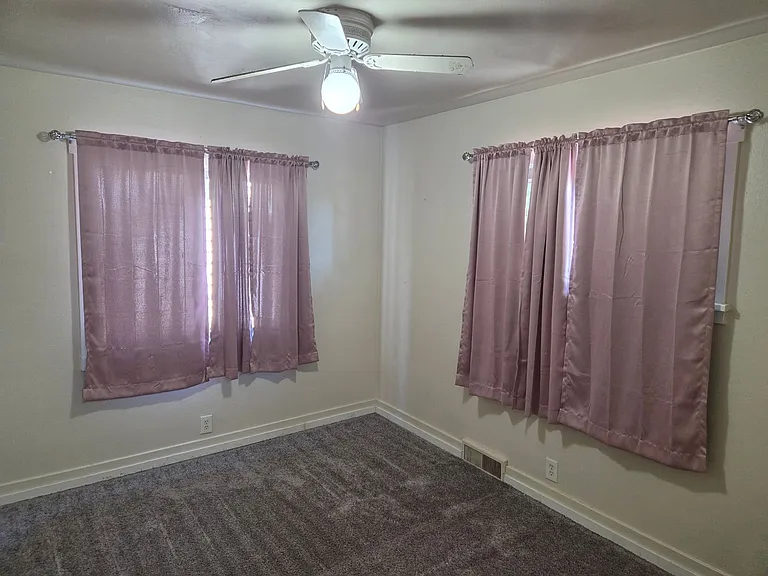 1417 E Wellesley Ave — Photo 11