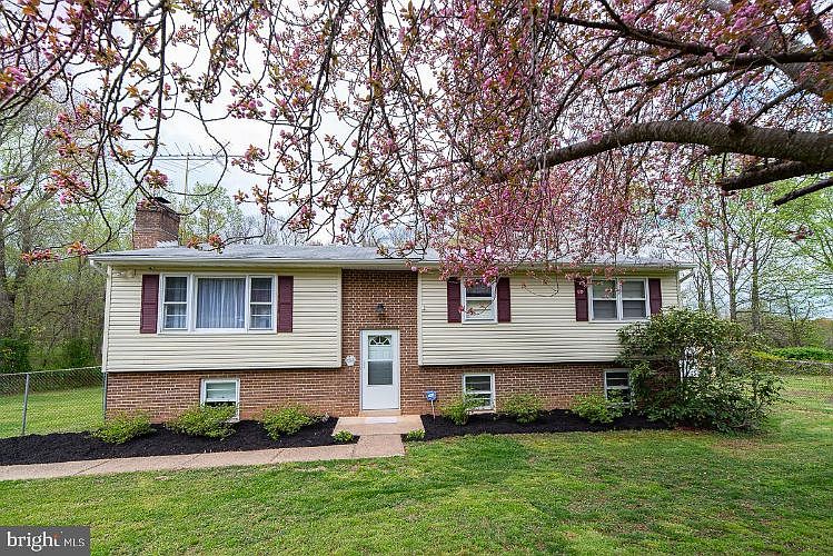 1st image of 6818 Chestnut Oak Ln