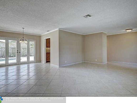 4th image of 2210 NE 52nd St