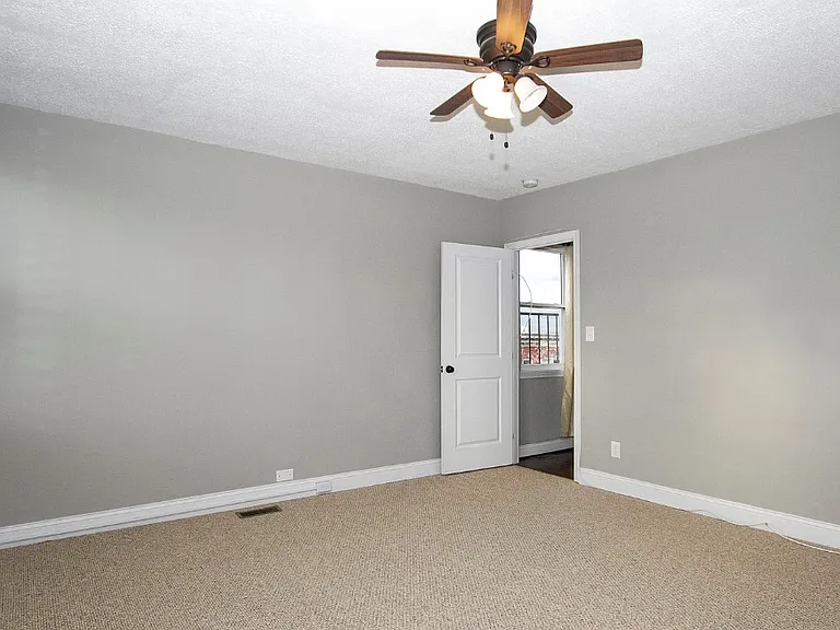 1246 Light St #B — Photo 15