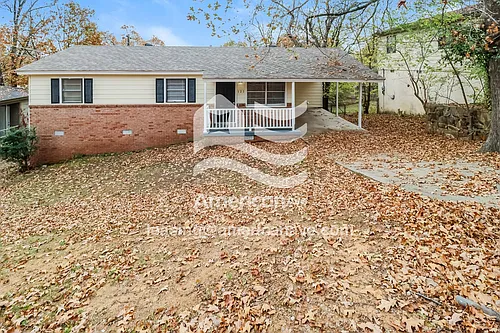 121 Lindenhurst Dr Photo 1