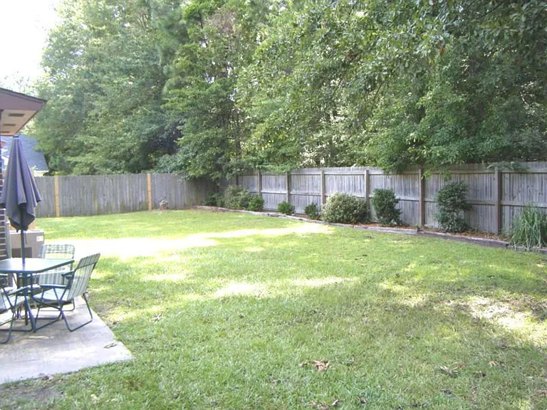 114 Colonial Ct — Photo 14