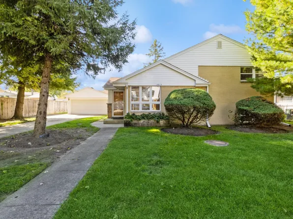 5813 Capri Ln, Morton Grove, IL 60053