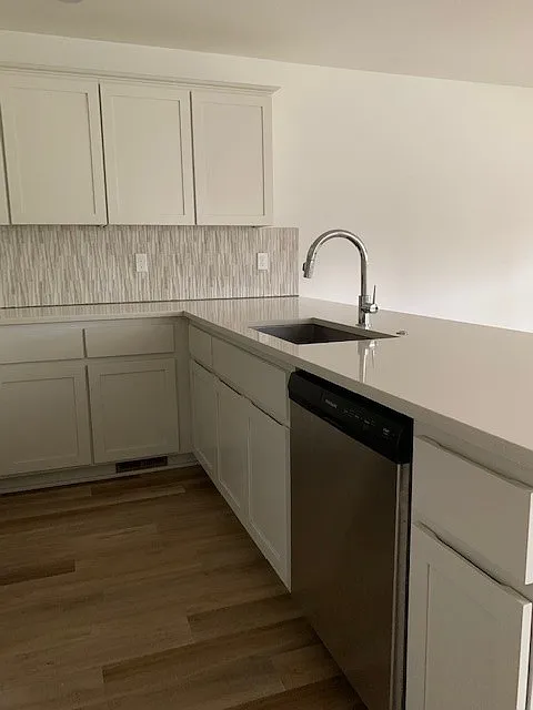 3 bed, 1942 sqft, $2,495 — Photo 4