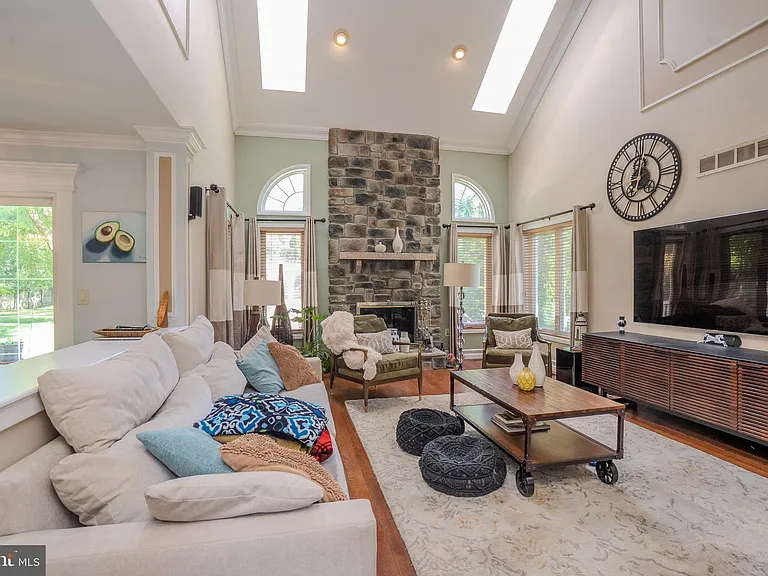 61 Amherst Way — Photo 15