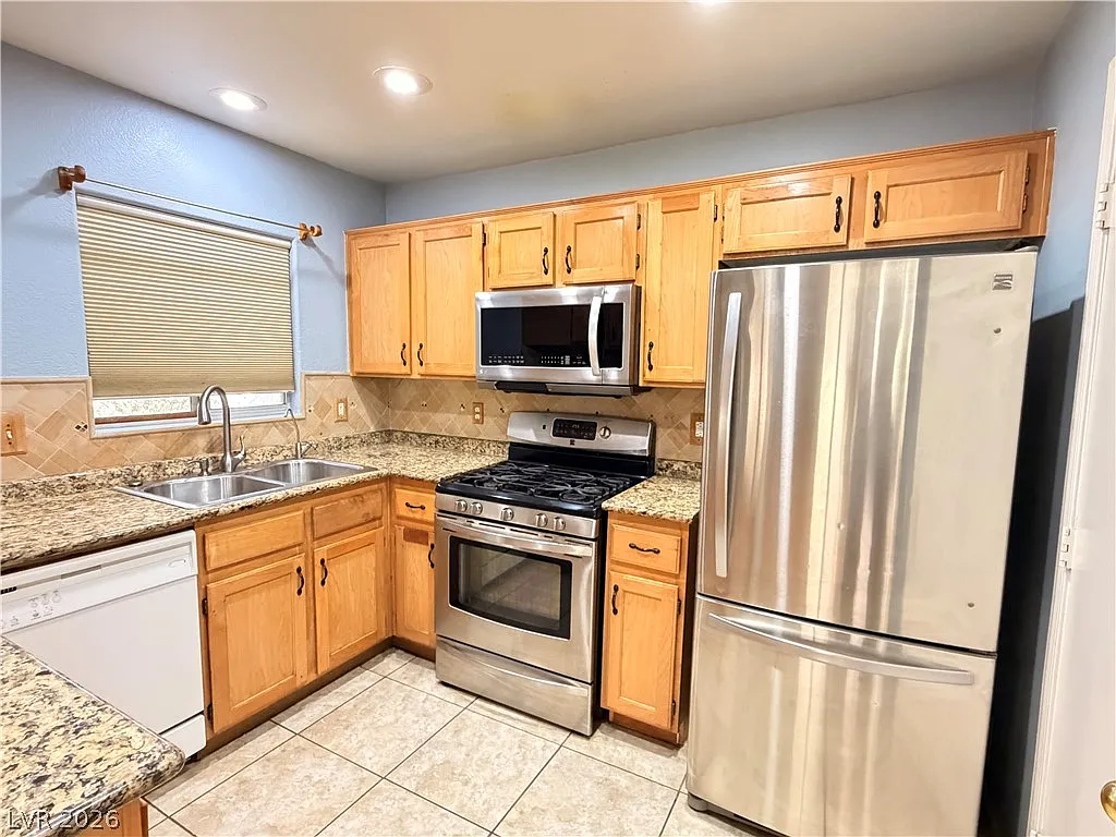 2 bed, 2.0 bath, 1073 sqft, $1,175 — Photo 1