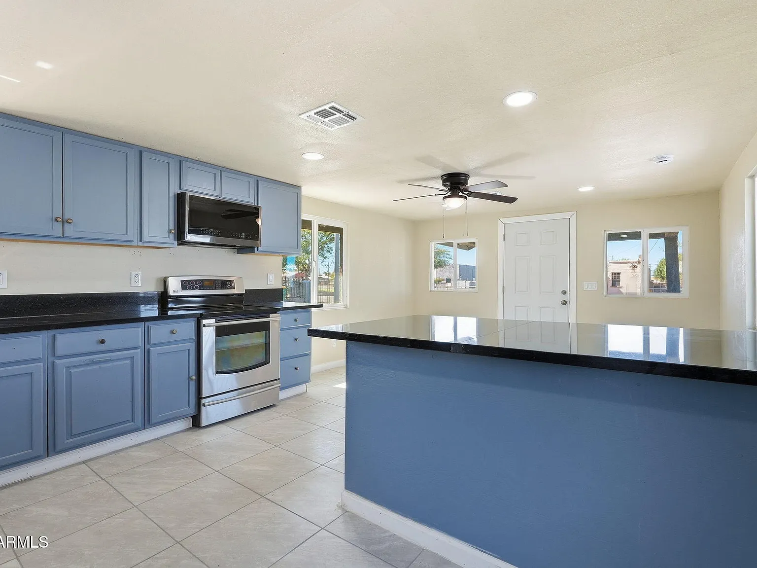 2 bed, 1000 sqft, $1,400 — Photo 4