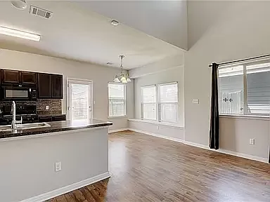 702 Hatton Hill Ln — Photo 5