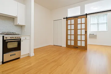 225 East 10th Street, #1G