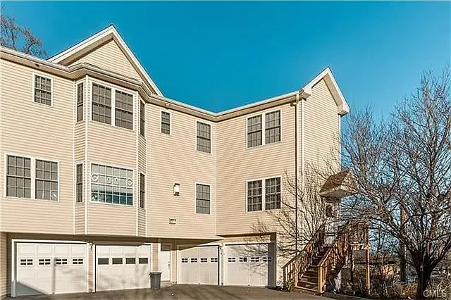 4 bed, 2.5 bath, 1550 sqft, $4,250 — Photo 4
