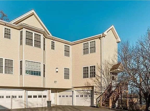4th image of 100 Castle Ave #94