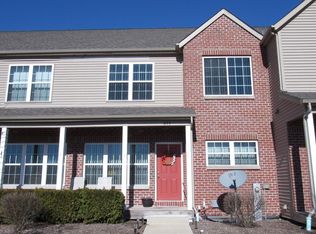 655 Stonegate Dr, Sycamore, IL 60178