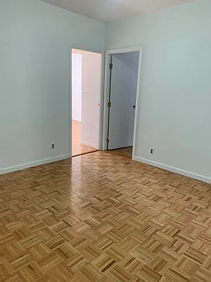 Rented by M.Grossman R.E. Management | media 11