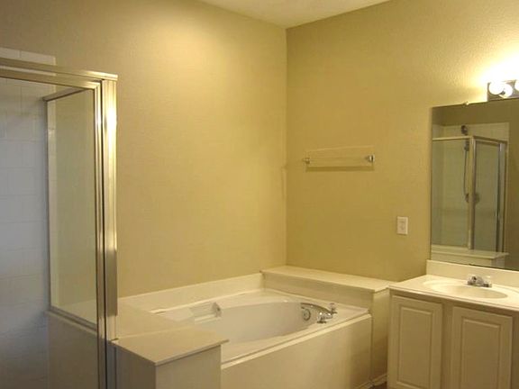 5th image of 6202 Kingwood Glen Dr