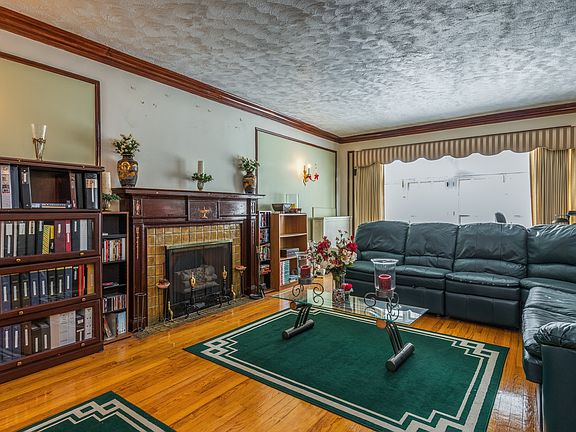 3rd image of 2220 E 70th Pl #109