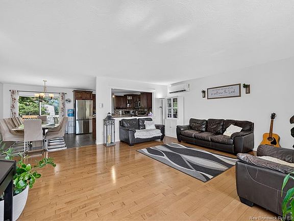 2nd image of 81 Queensway Dr