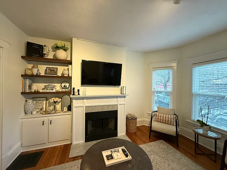 2805 Clinton Ave — Photo 5