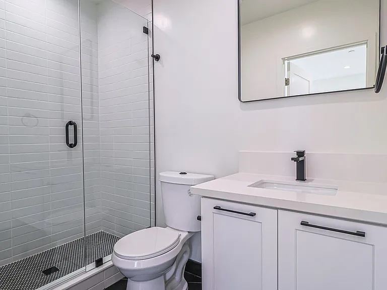 1227 N June St #1227 — Photo 27
