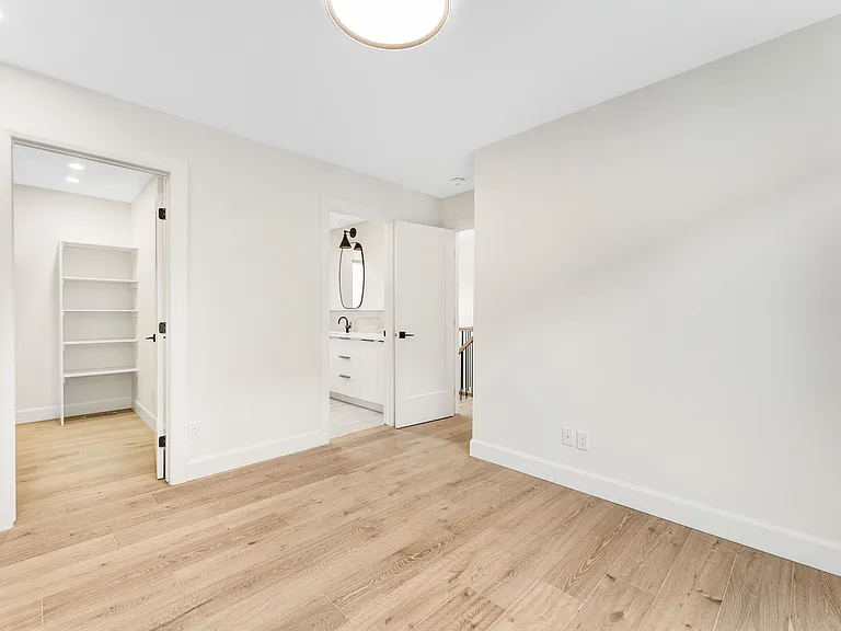 847 Woodroffe Ave #A — Photo 18