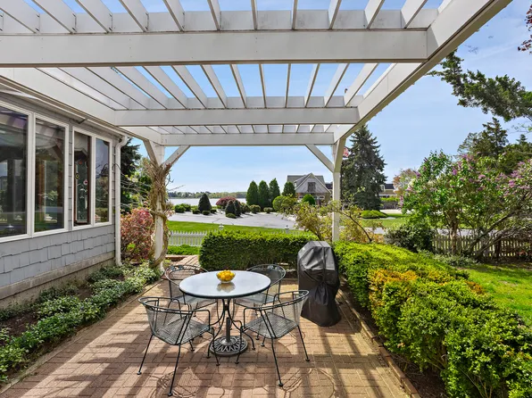 1 Lighthouse Lane, Old Saybrook, CT 06475