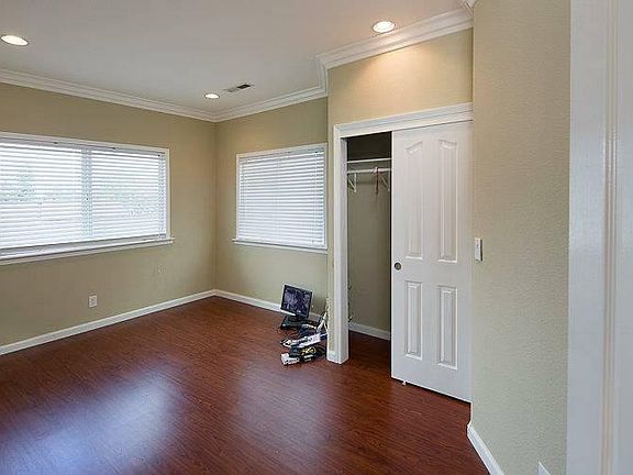 3rd image of 489 Mayellen Ave