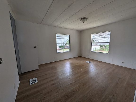 4th image of 4807 Mundell Ave
