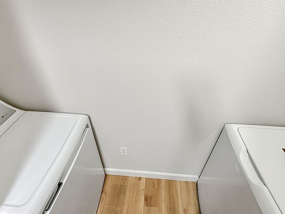 2nd image of 1121 40th St APT 5206
