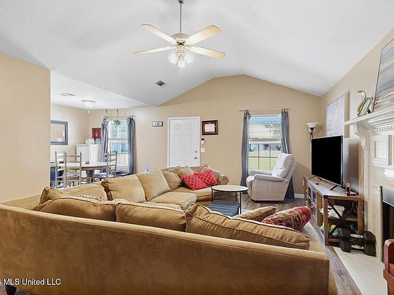 5th image of 317 Swan Dr