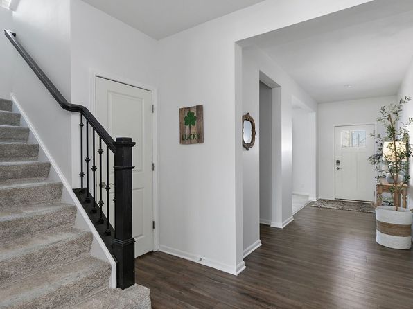 1027 Blazing Star St, South Elgin, IL 60177