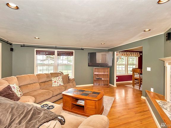 3rd image of 11925 Creekside Dr SW