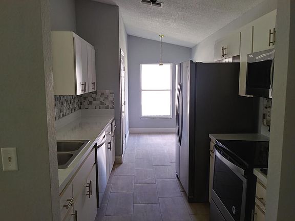 2nd image of 231 Kings Pond Ave
