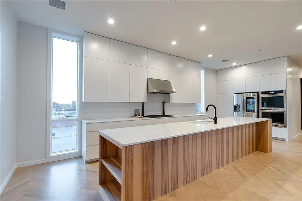 Fully Furnished-Posh Urban Penthouse in Midtown OKC- 1600 Sq. Ft. Rooftop Terrace with 360 degree... — Photo 3