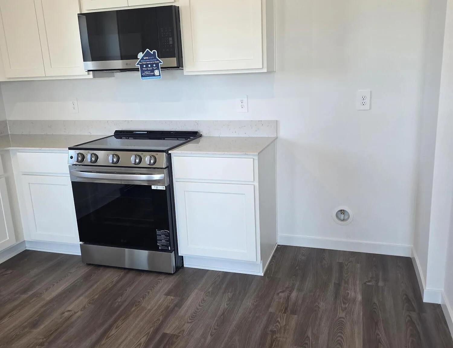 3 bed, 2.0 bath, 1290 sqft, $1,675 — Photo 3