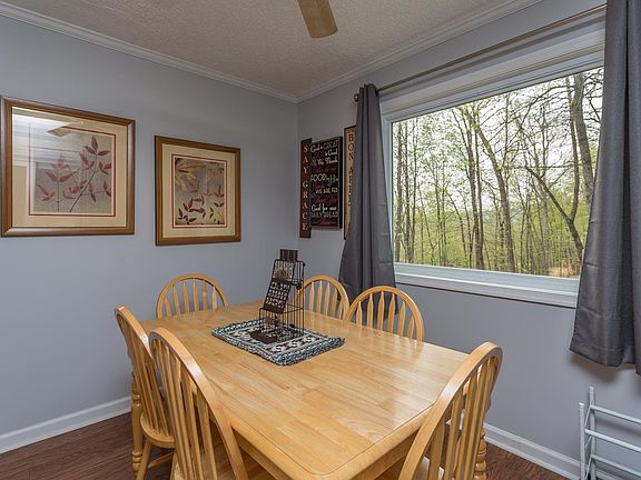 3rd image of 225 Grouse Dr