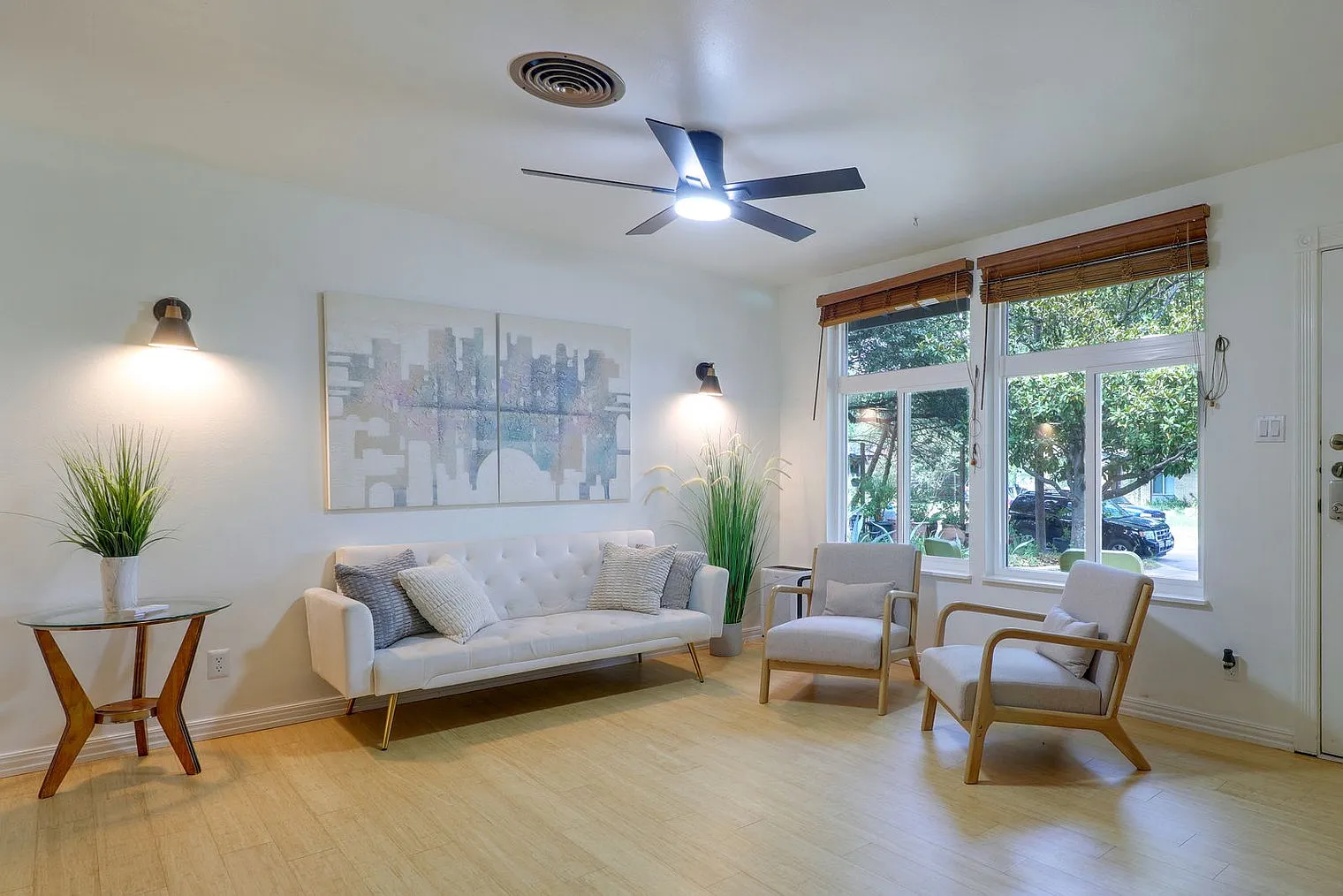 3 bed, 2.0 bath, 1571 sqft, $3,599 — Photo 2