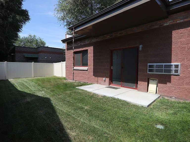 1252 Broadway St — Photo 3