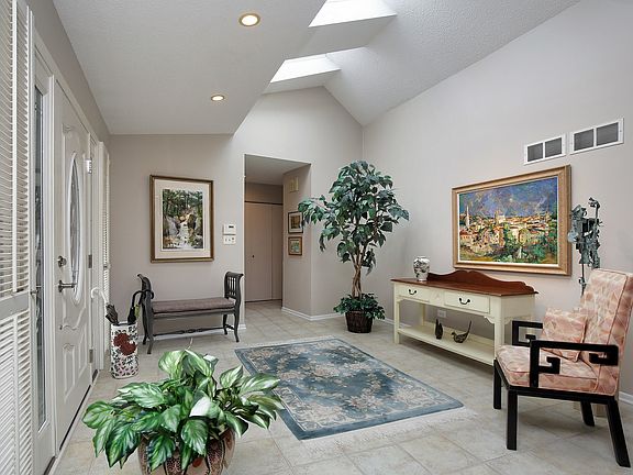 2nd image of 310 Buckthorn Cir