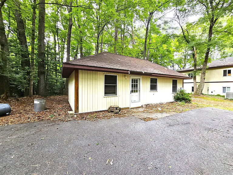 7535B Carmen Ct — Photo 2
