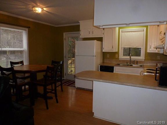 3rd image of 1228 Brookwood Dr